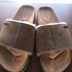 Bearpaw Suede  Sandels